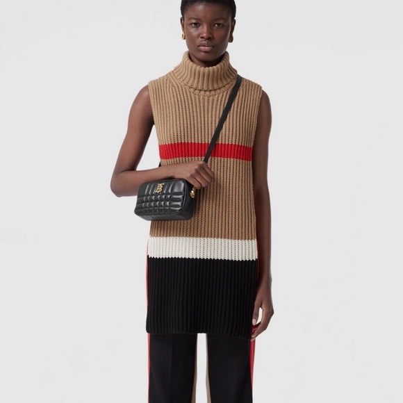 SOLD! 🎉Burberry small black leather Lola camera bag gold hardwear NWT - Picture 2 of 16